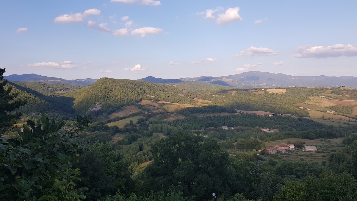 Cammino di Assisi - Panorama nei pressi di Caprese di Michelangelo