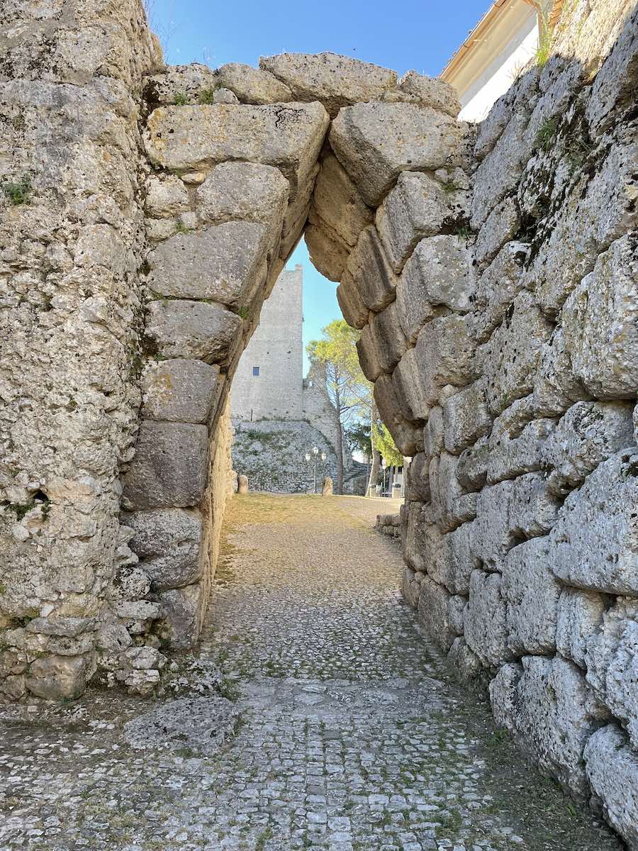 Cammino di San Benedetto - Arco a Sesto Acuto ad Arpino