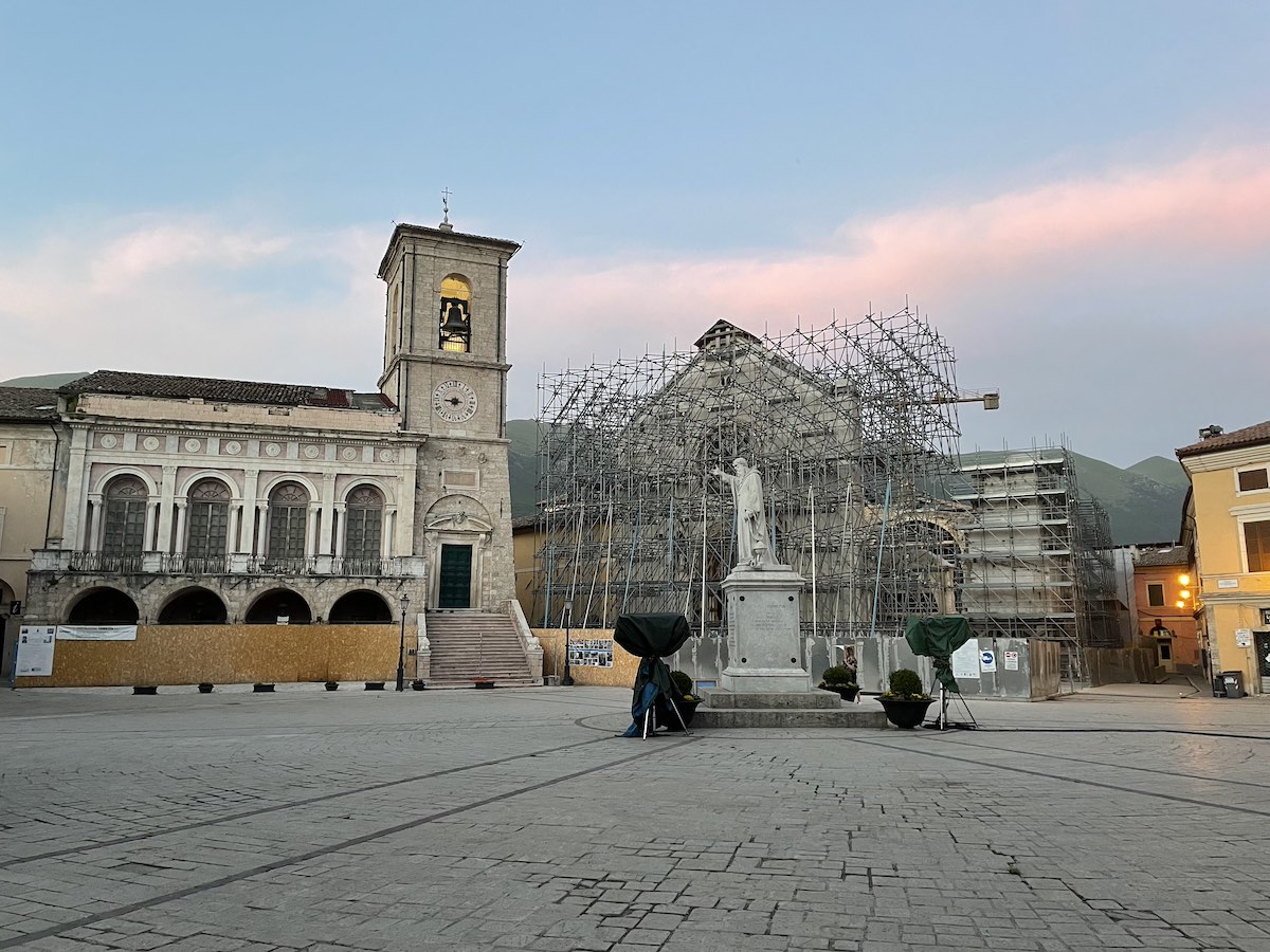 Cammino di San Benedetto - Palazzo Comunale e Basilica San Benedetto a Norcia