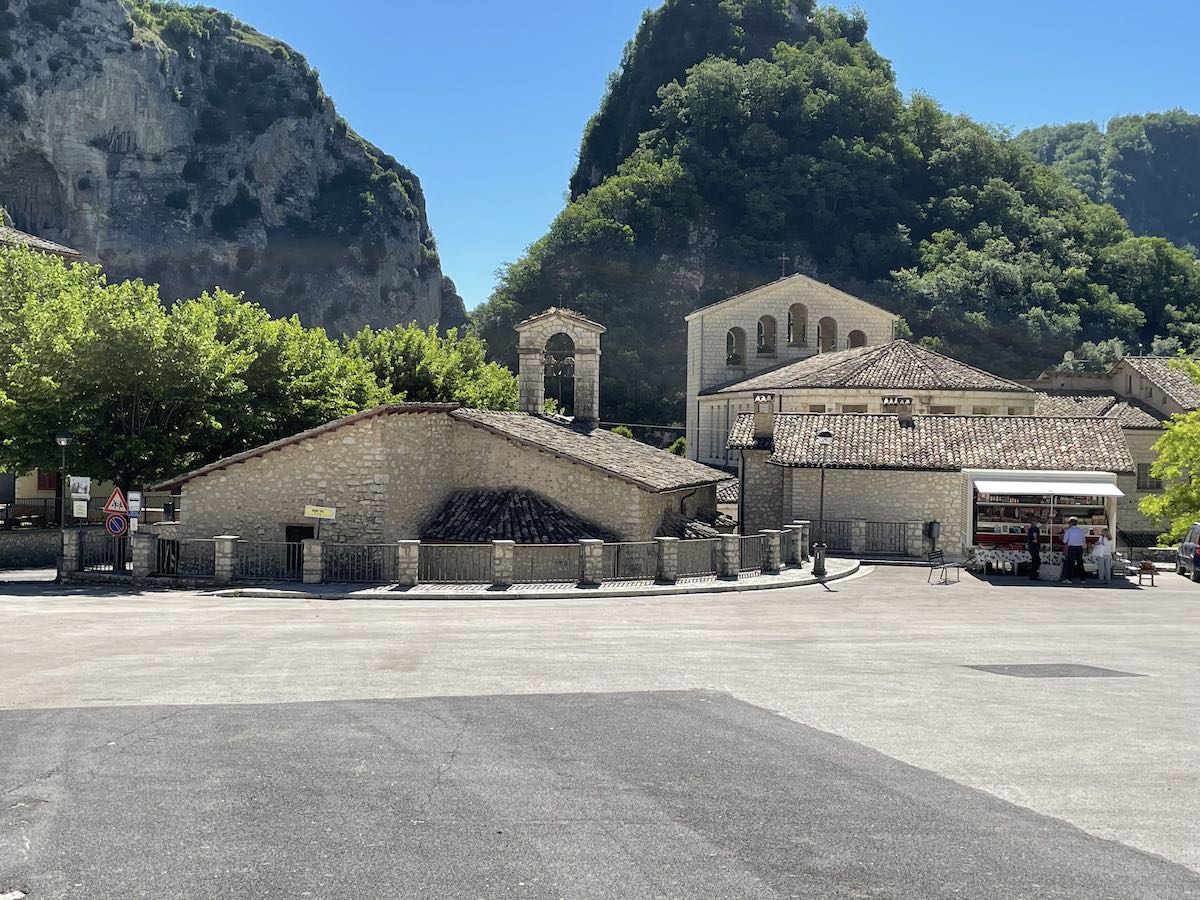 Cammino di San Benedetto - Santuario e Chiesa di San Montano a Roccaporena