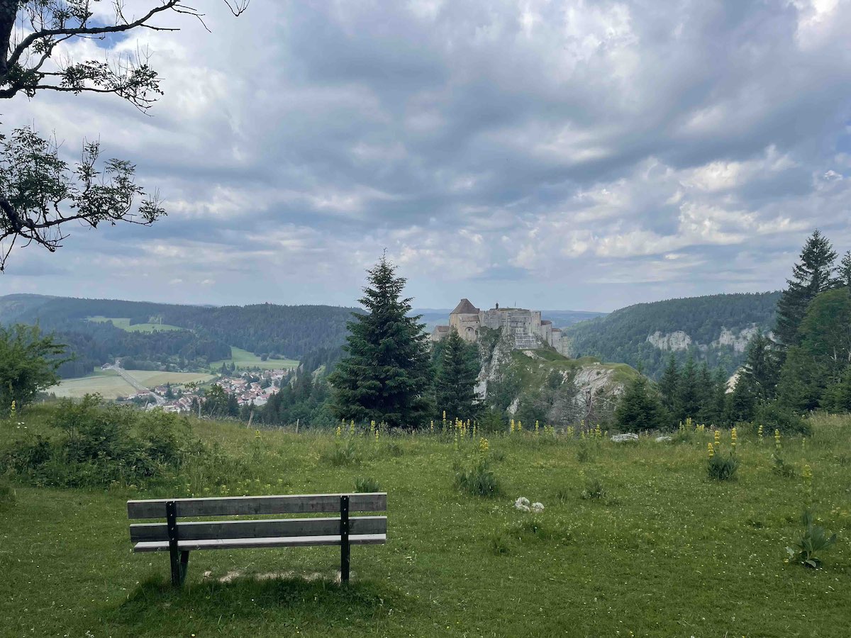 Via Francigena - Château de Joux sulle montagne del Jura