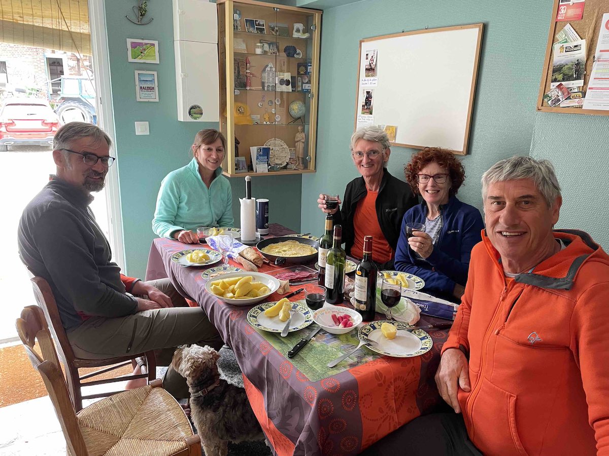 Via Francigena - Cena tra pellegrini ad Amettes nella gîte locale