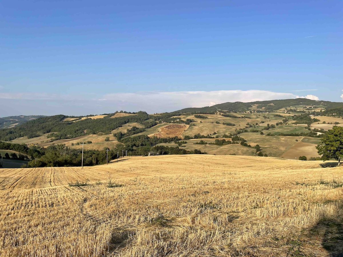 Via Francigena - Panorama da Bardone sull’Appennino in Emilia-Romagna