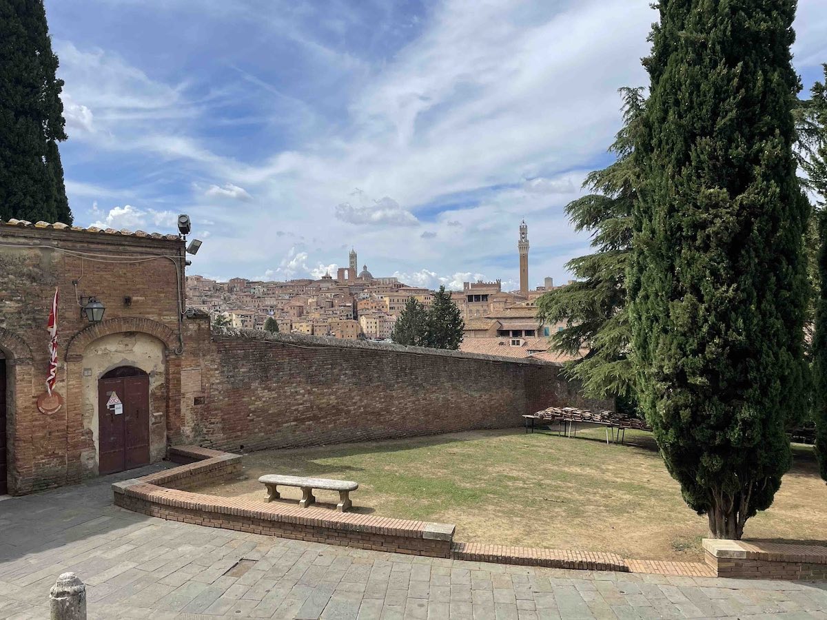 Via Francigena - Panorama di Siena dalla chiesa di San Clemente in Toscana