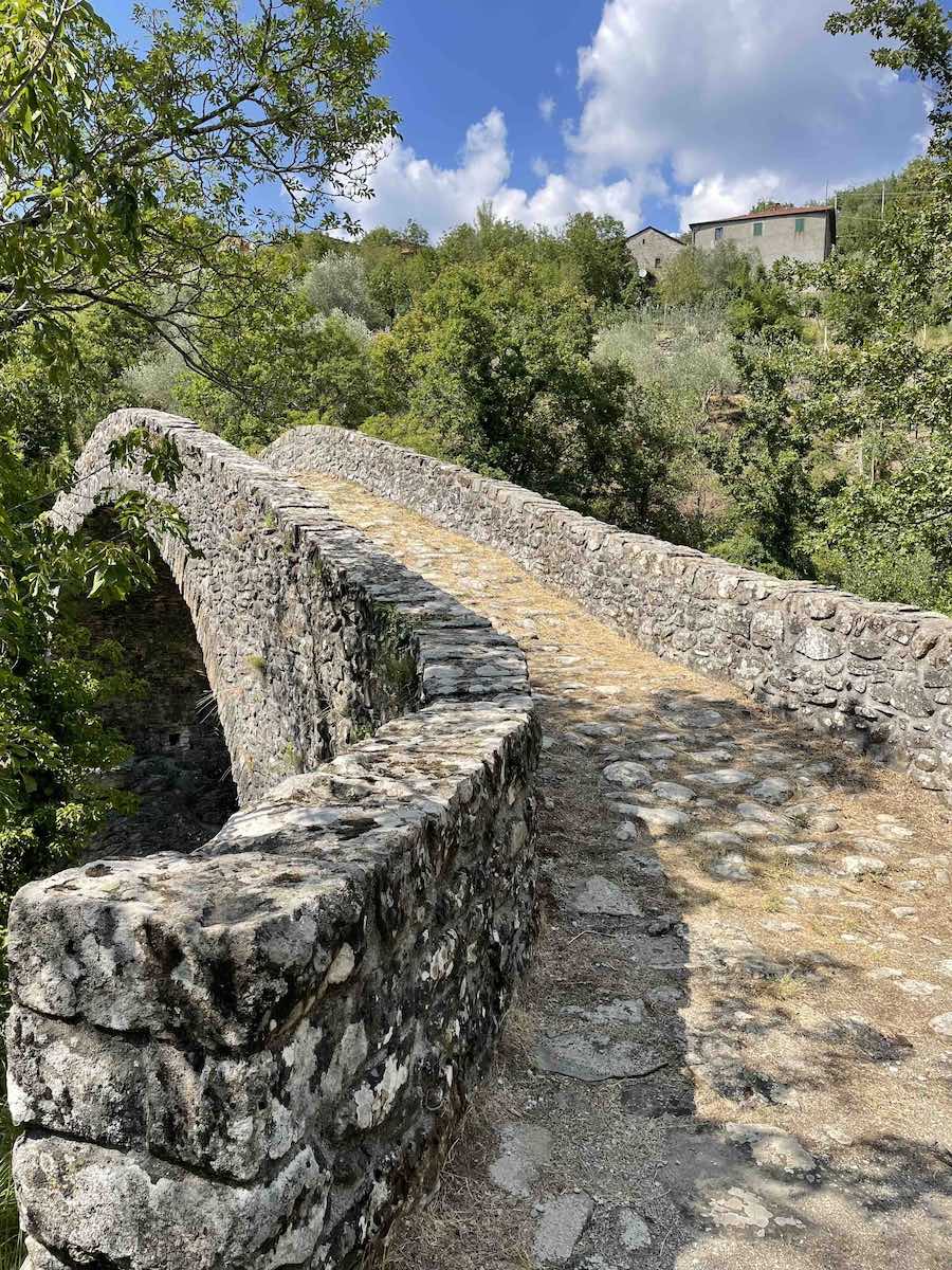 Via Francigena - Ponte romanico di Groppodalosio, detto Ponte della Valle Oscura in Toscana
