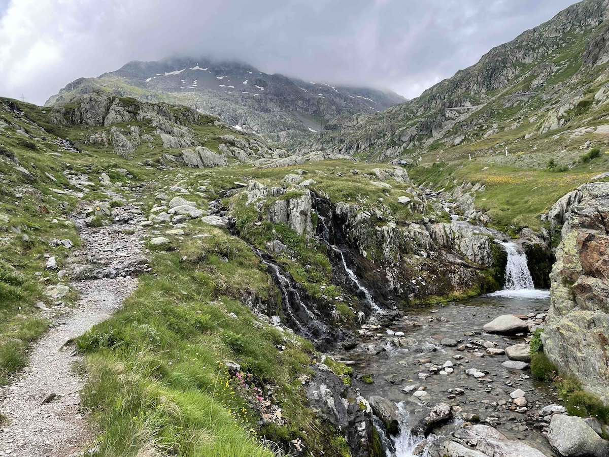 Via Francigena - Salita rocciosa verso il Colle del Gran San Bernardo